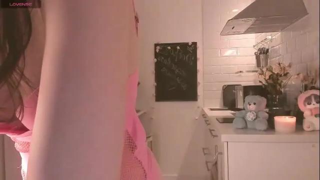 Image 3 of sheeny_shy Stream on Chaturbate on 3 months ago