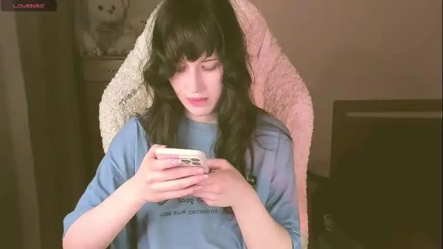 Image 3 of sheeny_shy Stream on Chaturbate on 1 month ago