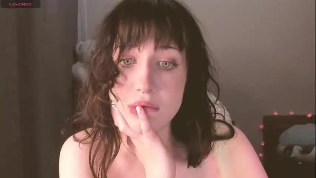 Image 12 of sheeny_shy Stream on Chaturbate on 14 days ago