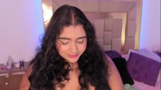 Image 4 of sheeylaroee Stream on Chaturbate on 1 month ago