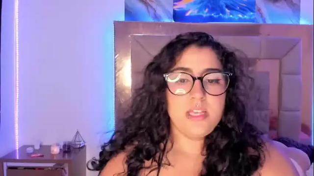 Image 3 of sheeylaroee Stream on Chaturbate on 1 month ago
