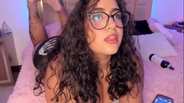 Image 3 of sheeylaroee Stream on Chaturbate on 1 month ago