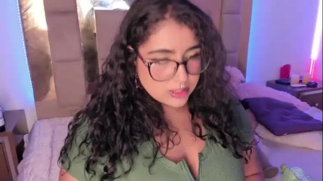 Image 2 of sheeylaroee Stream on Chaturbate on 1 month ago