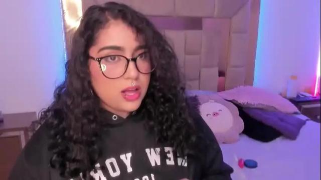 Image 3 of sheeylaroee Stream on Chaturbate on 18 days ago