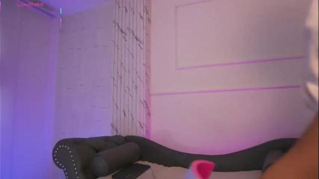 Image 8 of shelleymorell Stream on Chaturbate on 29 days ago