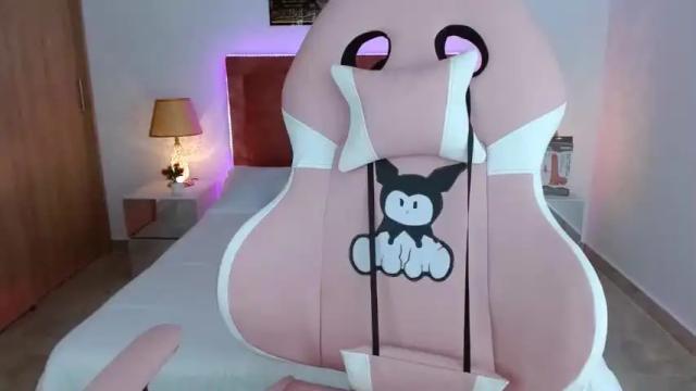 Image 12 of shelsy_roosex Stream on Chaturbate on 15 months ago