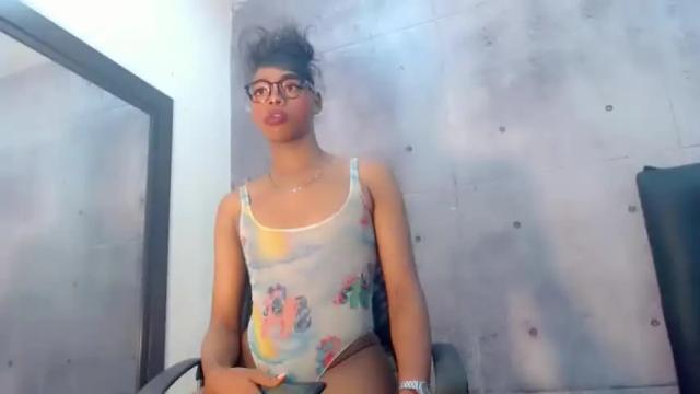 Image 2 of sherelen_dahiaraa Stream on Chaturbate on 14 months ago