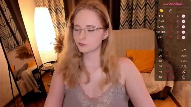 Image 3 of sheslinki Stream on Chaturbate on 2 months ago