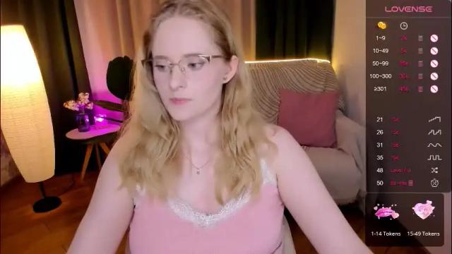 Image 2 of sheslinki Stream on Chaturbate on 2 months ago