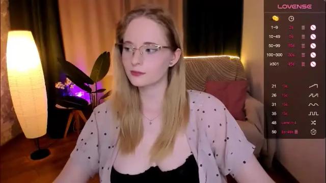 Image 2 of sheslinki Stream on Chaturbate on 2 months ago