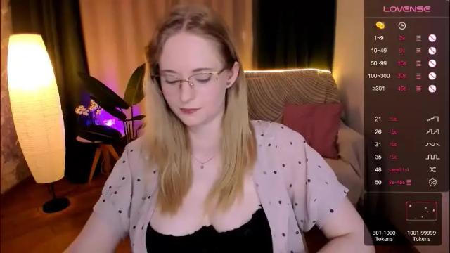 Image 3 of sheslinki Stream on Chaturbate on 2 months ago