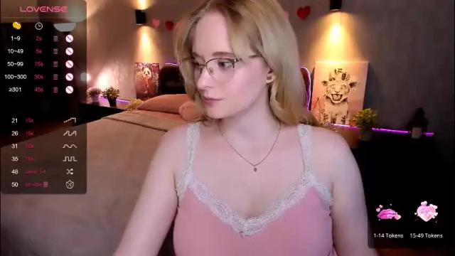 Image 3 of sheslinki Stream on Chaturbate on 2 months ago