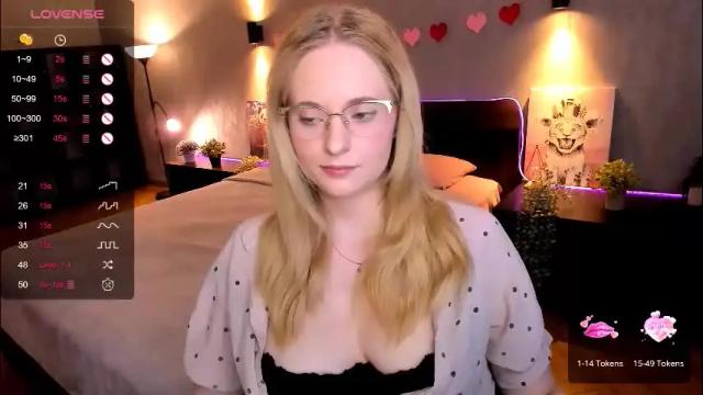 Image 8 of sheslinki Stream on Chaturbate on 2 months ago