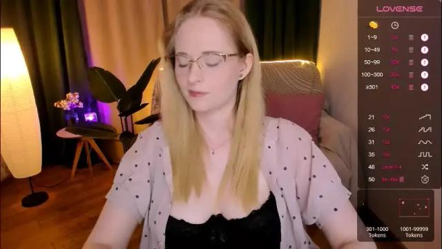 Image 3 of sheslinki Stream on Chaturbate on 1 month ago