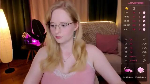 Image 2 of sheslinki Stream on Chaturbate on 1 month ago