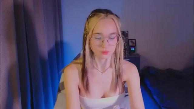 Image 3 of shey1i Stream on Chaturbate on 1 month ago