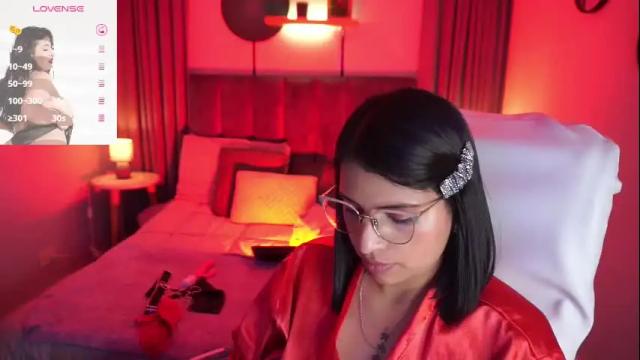 Image 2 of sheyla_hills_ Stream on Chaturbate on 24 days ago