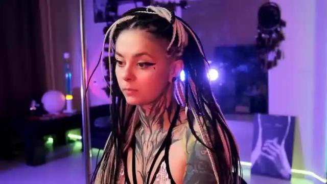 Image 3 of shinecolour Stream on Chaturbate on 25 months ago