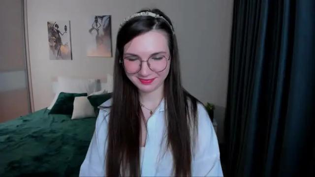 Image 3 of shineshyness Stream on Chaturbate on 19 months ago