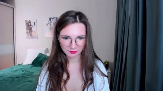 Image 3 of shineshyness Stream on Chaturbate on 19 months ago