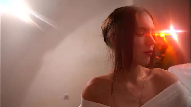 Image 4 of shiningstarrr Stream on Chaturbate on 1 month ago