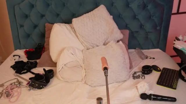 Image 8 of shiny_lily Stream on Chaturbate on 1 month ago