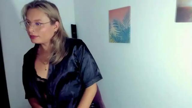 Image 3 of shophia_ Stream on Chaturbate on 27 months ago