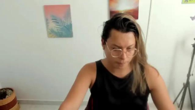 Image 3 of shophia_ Stream on Chaturbate on 17 months ago