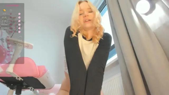 Image 8 of showmejenny Stream on Chaturbate on 15 months ago