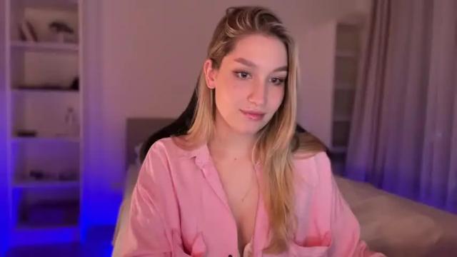 Image 12 of shy_bee Stream on Chaturbate on 14 months ago