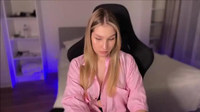 Image 2 of shy_bee Stream on Chaturbate on 14 months ago