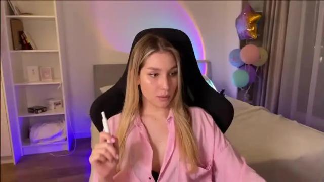Image 8 of shy_bee Stream on Chaturbate on 14 months ago