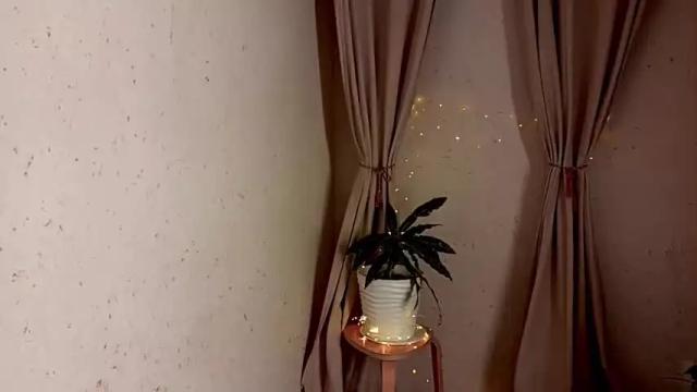 Image 2 of shy_diana_ Stream on Chaturbate on 16 months ago