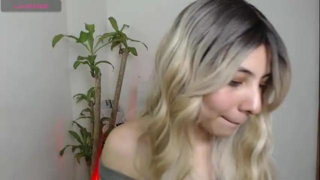 Image 8 of shy_kloe Stream on Chaturbate on 2 months ago