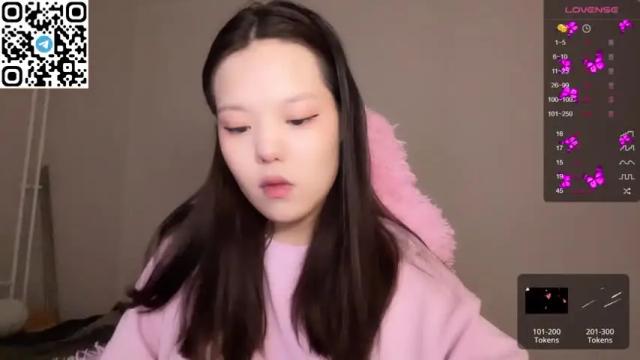 Image 3 of shy_lee33 Stream on Chaturbate on 19 months ago