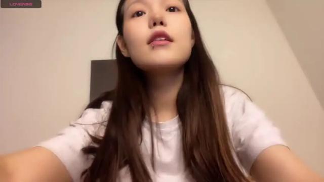 Image 11 of shy_lee33 Stream on Chaturbate on 18 months ago