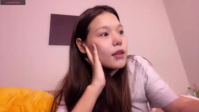 Image 12 of shy_lee33 Stream on Chaturbate on 18 months ago