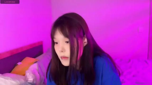 Image 8 of shy_lee33 Stream on Chaturbate on 16 months ago
