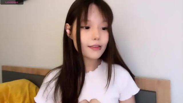 Image 3 of shy_lee33 Stream on Chaturbate on 15 months ago