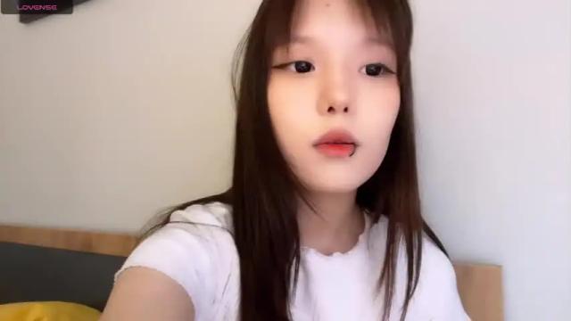 Thumbnail 3, shy_lee33's Stream at Chaturbate, 15 months ago