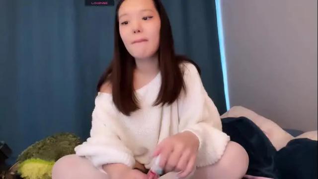 Image 10 of shy_lee33 Stream on Chaturbate on 7 months ago