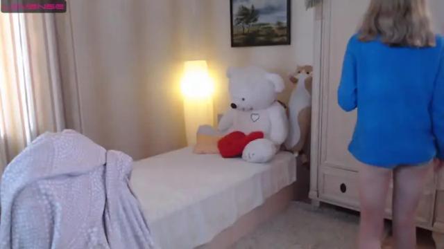 Image 3 of shy_moony Stream on Chaturbate on 13 months ago