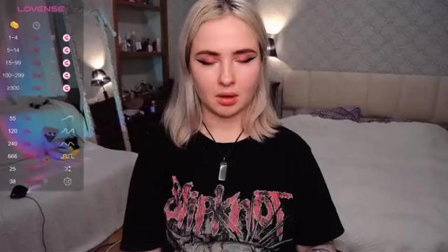 Image 3 of shyfoxxxy Stream on Chaturbate on 13 months ago