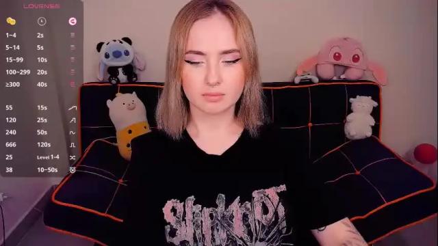 Image 10 of shyfoxxxy Stream on Chaturbate on 1 month ago