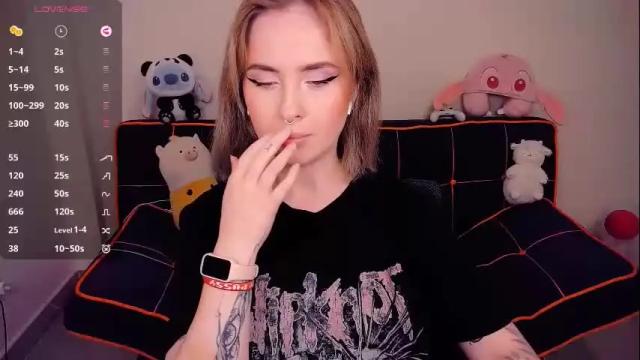 Image 12 of shyfoxxxy Stream on Chaturbate on 1 month ago