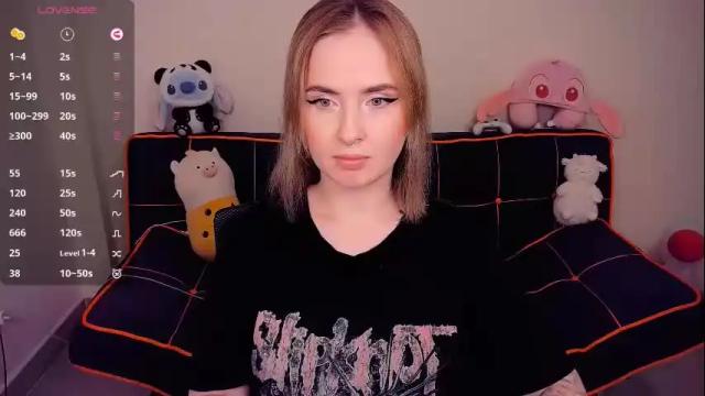 Image 3 of shyfoxxxy Stream on Chaturbate on 1 month ago
