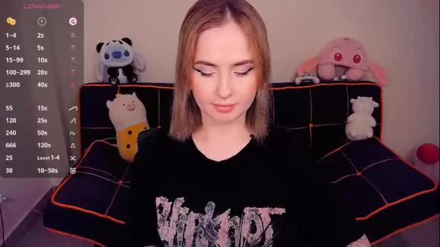 Image 4 of shyfoxxxy Stream on Chaturbate on 1 month ago