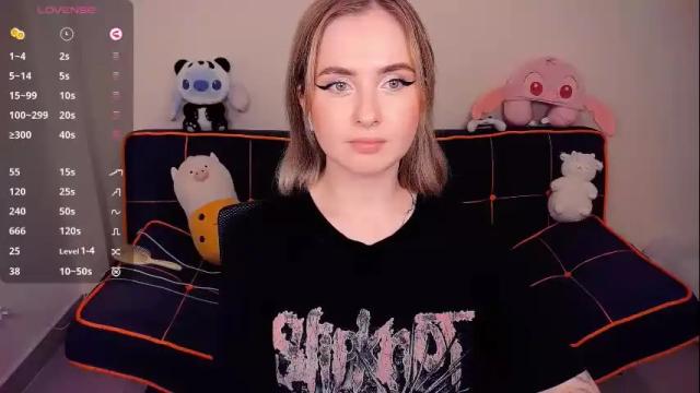 Image 2 of shyfoxxxy Stream on Chaturbate on 1 month ago