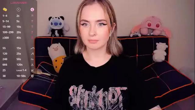 Image 3 of shyfoxxxy Stream on Chaturbate on 1 month ago