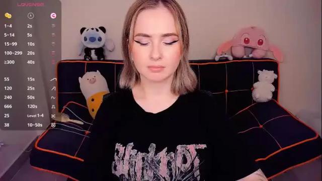 Image 4 of shyfoxxxy Stream on Chaturbate on 1 month ago